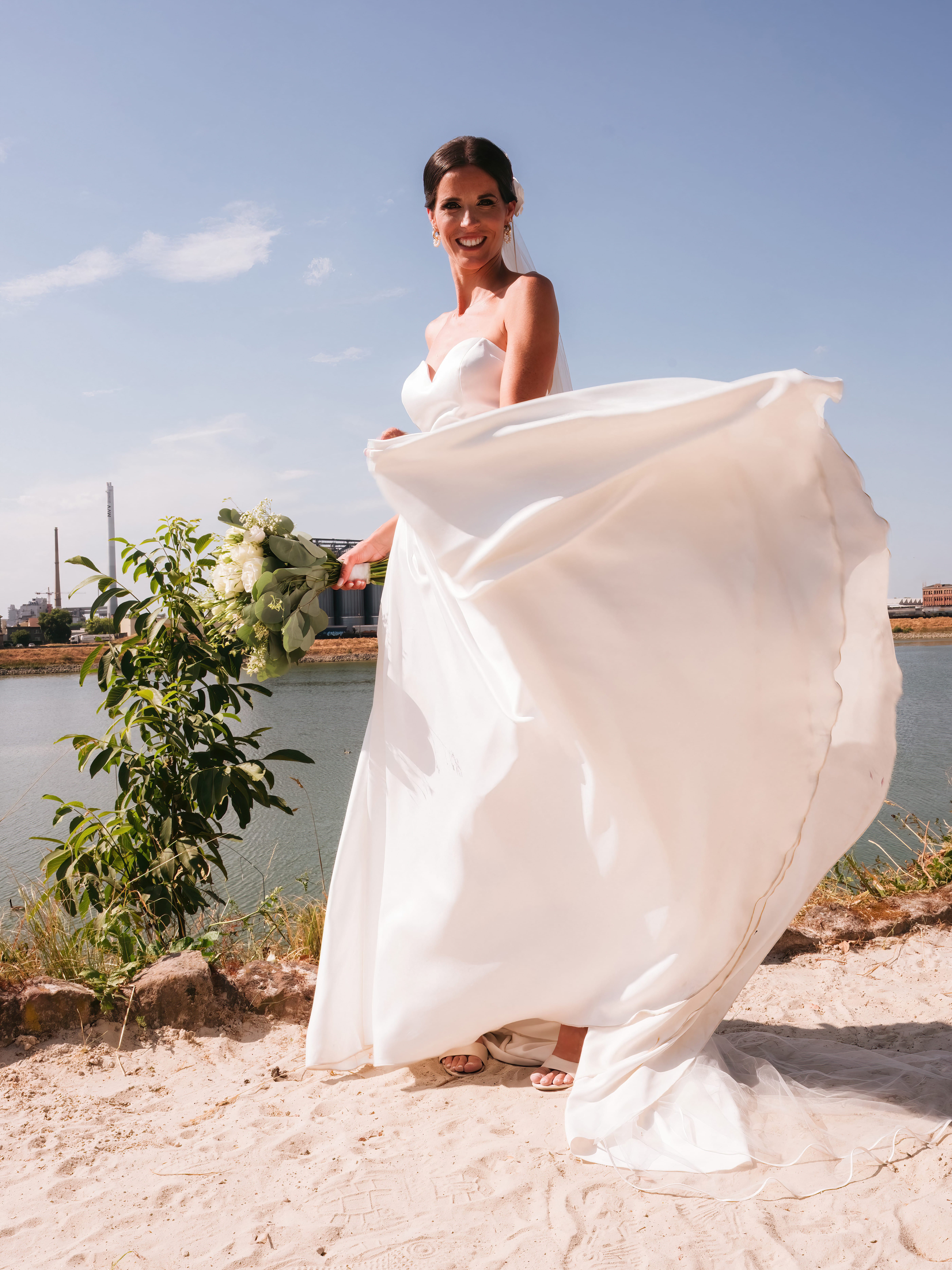 Braut am Strand Manufaktur Mannheim - Hochzeitsfotograf Jakob Montrasio