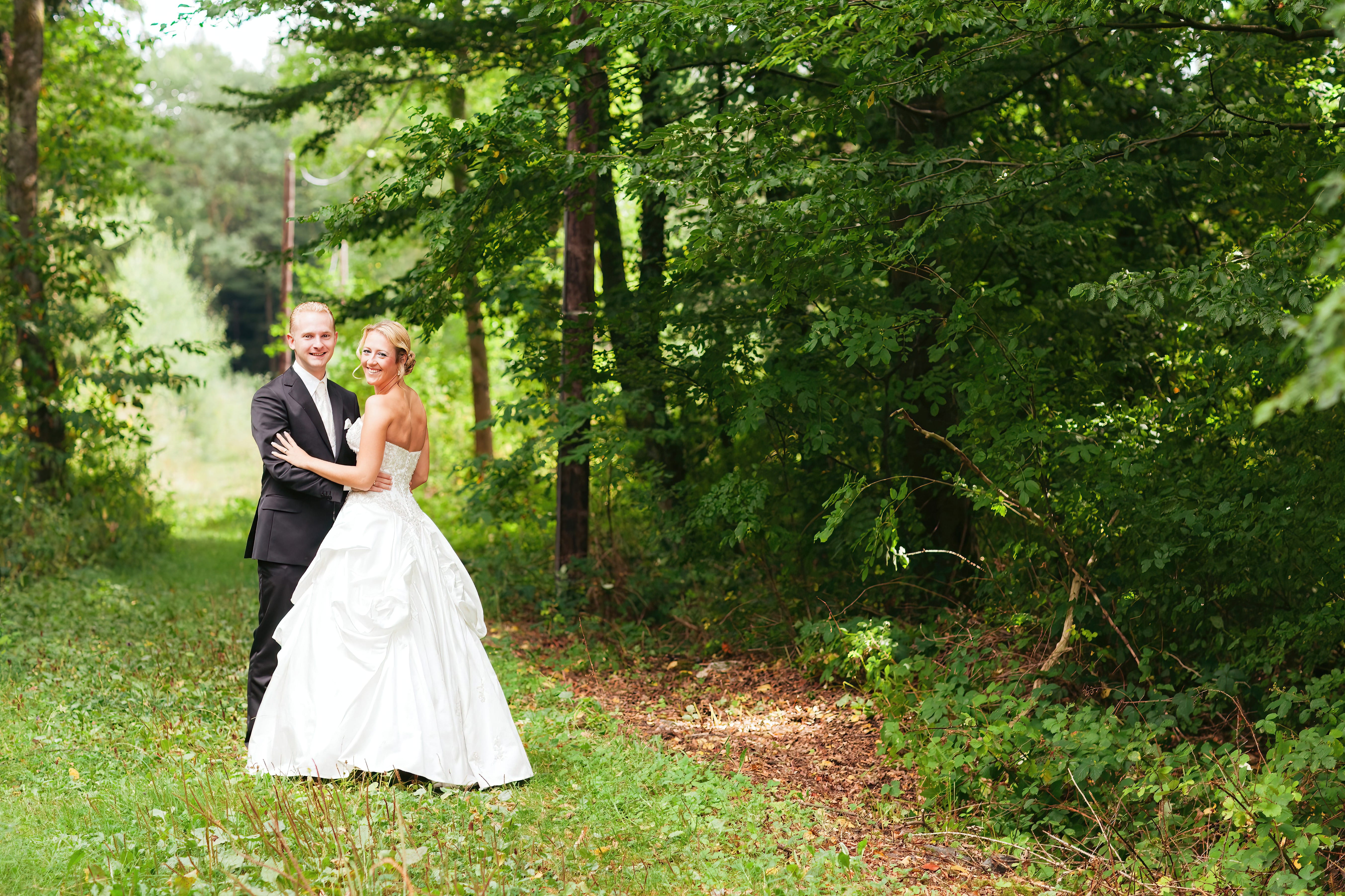 Hochzeitsfotograf Ludwigshafen - Brautpaar in romantischer Landschaft