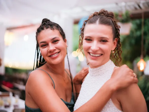 Braut und Trauzeugin bei einer Hochzeit in Heidelberg