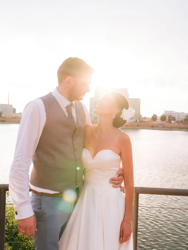 Brautpaar im Sonnenlicht Mannheim Hochzeitsfotos